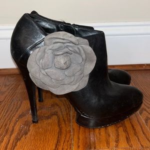 Heeled Booties with Flower